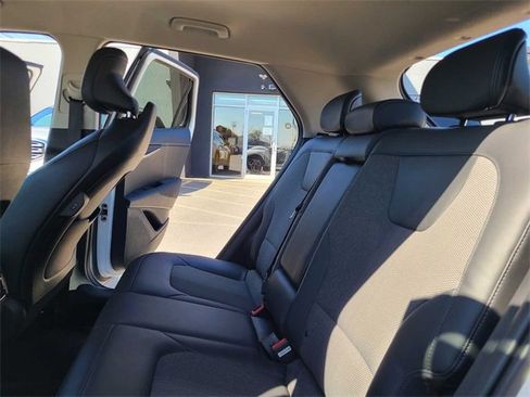 Used 2023 Kia Niro EX image 22
