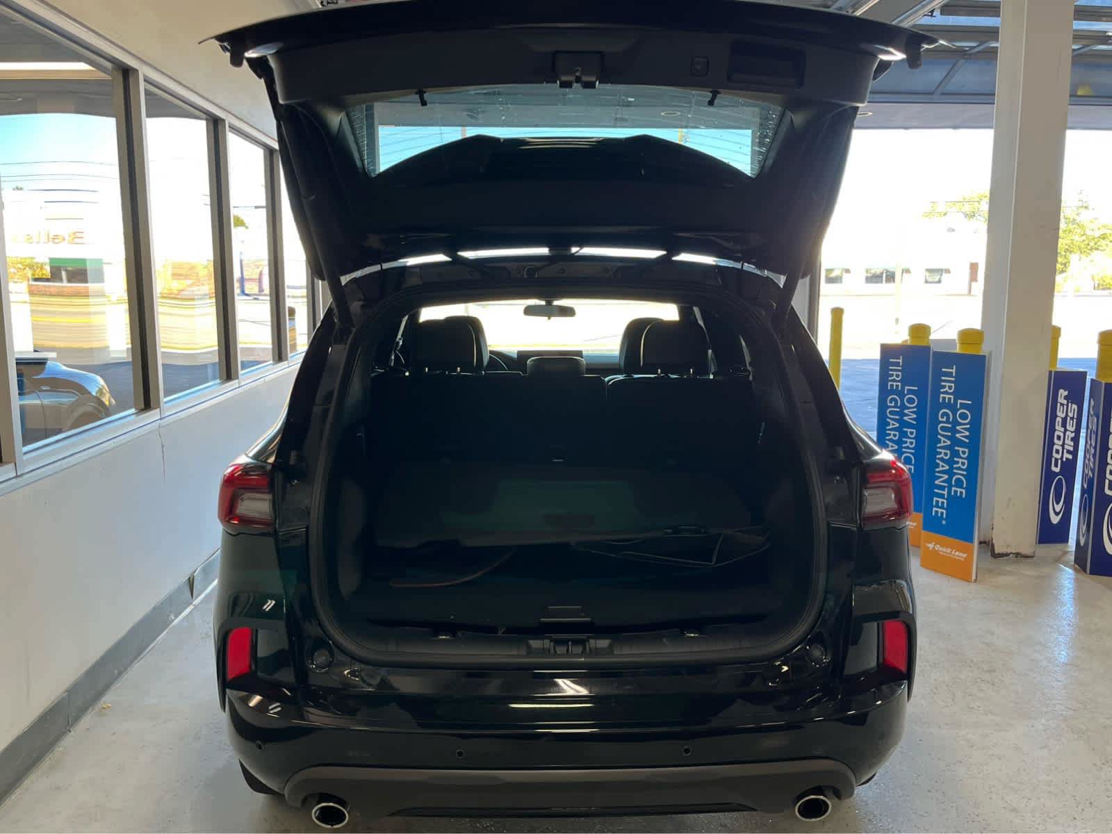 Used 2023 Ford Escape ST-Line w/ Tech Pack #1 FWD image 8