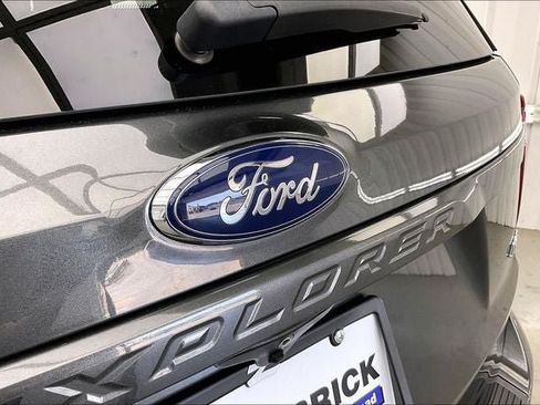 Used 2019 Ford Explorer XLT w/ Equipment Group 202A AWD/4WD image 31