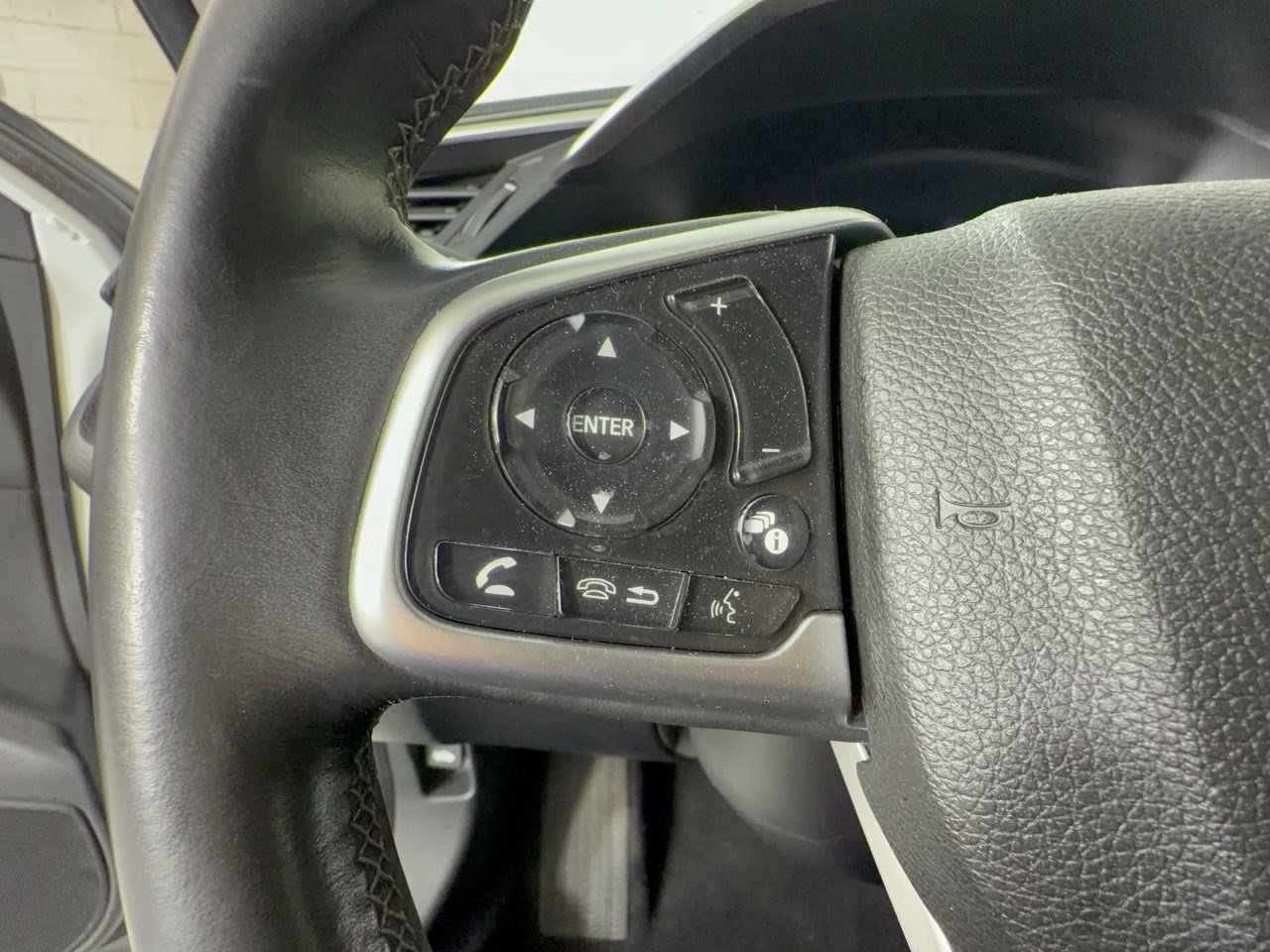 Certified 2019 Honda Civic Touring image 18
