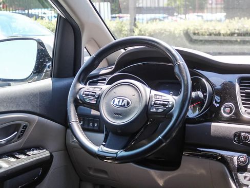 Used 2015 Kia Sedona SX FWD image 19