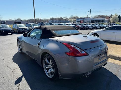 Used 2010 Nissan 370Z Touring w/ Sport Pkg RWD image 5