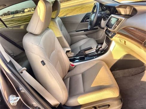 Used 2017 Honda Accord Touring image 12