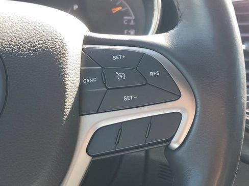 Used 2021 Jeep Grand Cherokee Laredo X RWD image 32