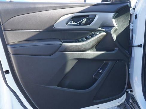 Used 2023 Chevrolet Traverse LT image 13