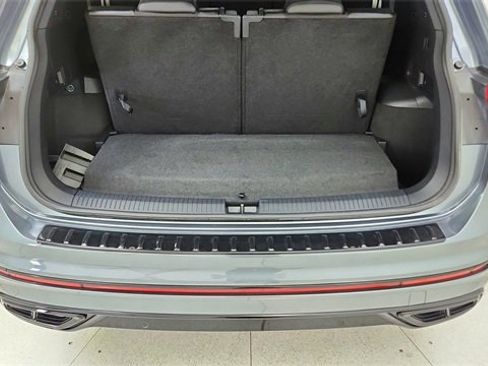 Used 2023 Volkswagen Tiguan SE R-Line image 14