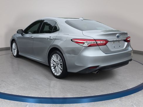 Used 2020 Toyota Camry XLE w/ Sunroof Package FWD image 7