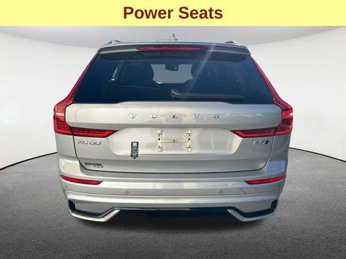 Used 2025 Volvo XC60 B5 Plus image 12
