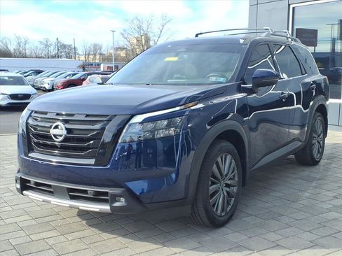 Certified 2025 Nissan Pathfinder SL w/ SL Premium Package image 8