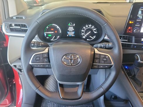 Certified 2023 Toyota Sienna XLE image 19