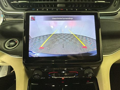 Used 2023 Jeep Grand Cherokee 4WD 4xe image 27