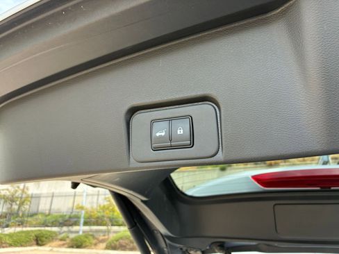 Used 2025 Nissan Rogue SV FWD image 23