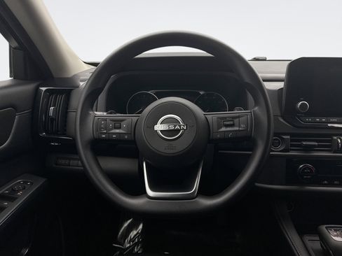 Used 2024 Nissan Pathfinder S image 12