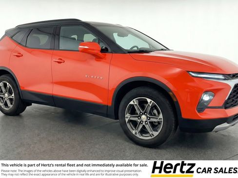 Used 2025 Chevrolet Blazer LT FWD image 1