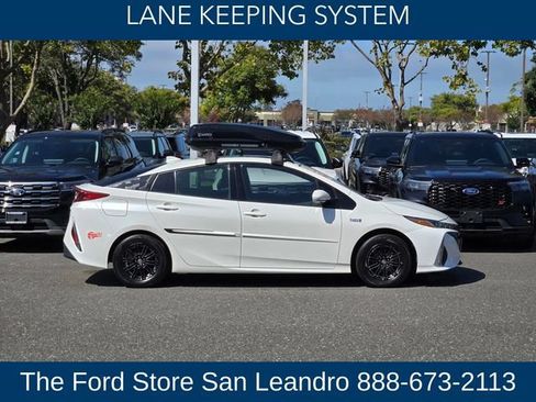 Used 2017 Toyota Prius Prime Premium FWD image 8
