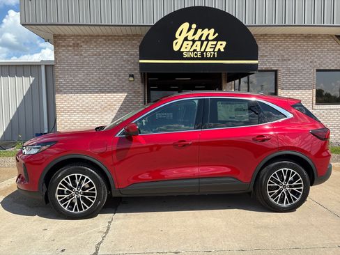 New 2025 Ford Escape PHEV image 2