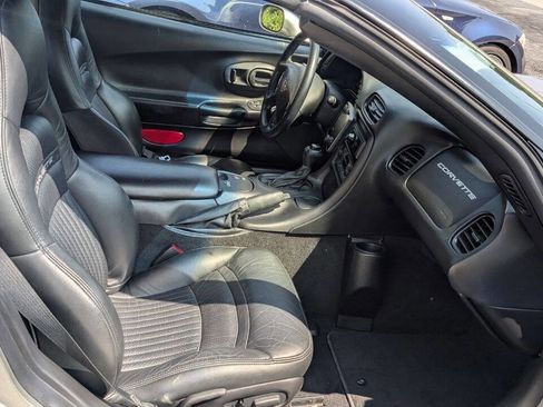 Used 2001 Chevrolet Corvette Coupe w/ Preferred Equipment Group1 image 26