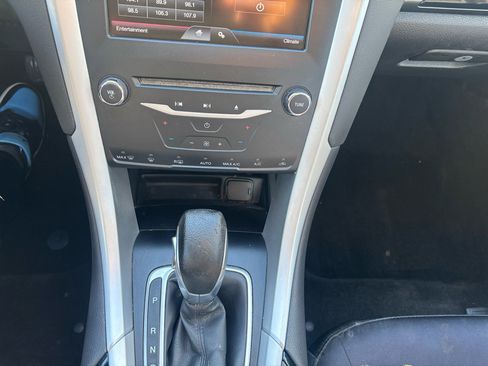 Used 2014 Ford Fusion SE image 11