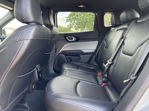 Used 2025 Jeep Compass Limited image 25