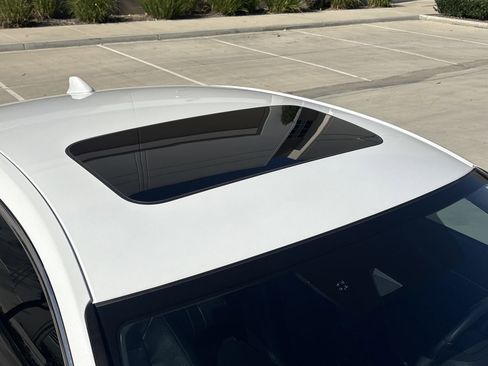 Used 2018 Honda Accord Touring image 9