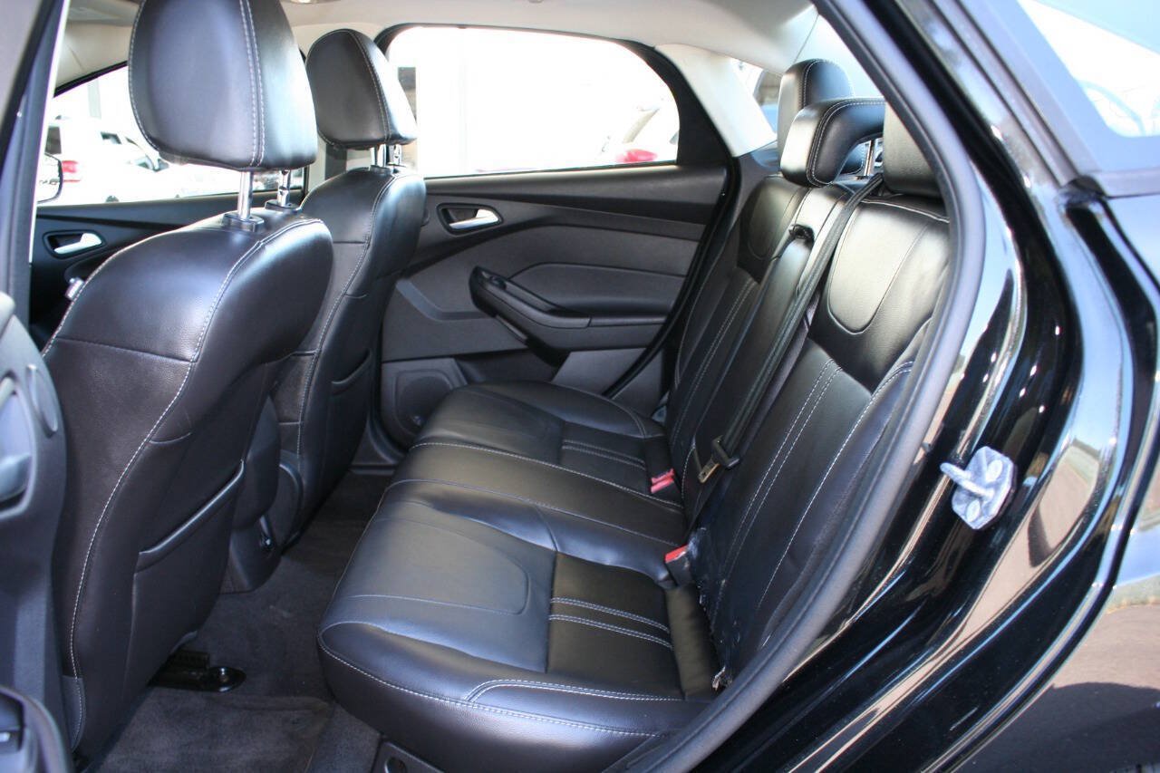Used 2014 Ford Focus SE w/ Equipment Group 201A FWD image 23