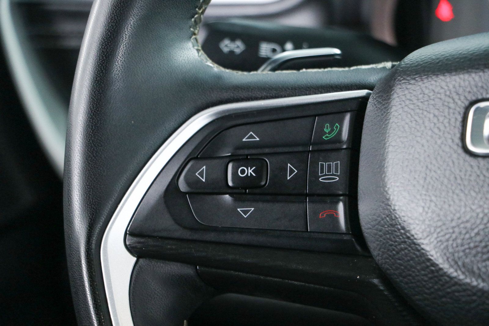 Used 2023 Jeep Grand Cherokee L Laredo AWD/4WD image 13