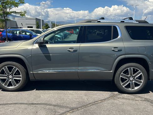 Used 2017 GMC Acadia Denali w/ Technology Package AWD/4WD image 8