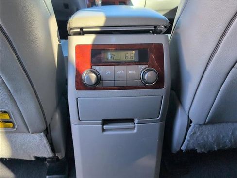 Used 2013 Toyota Highlander Limited image 23