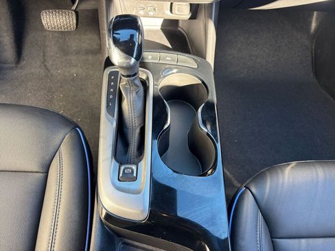 Used 2025 Buick Envista Sport Touring image 41