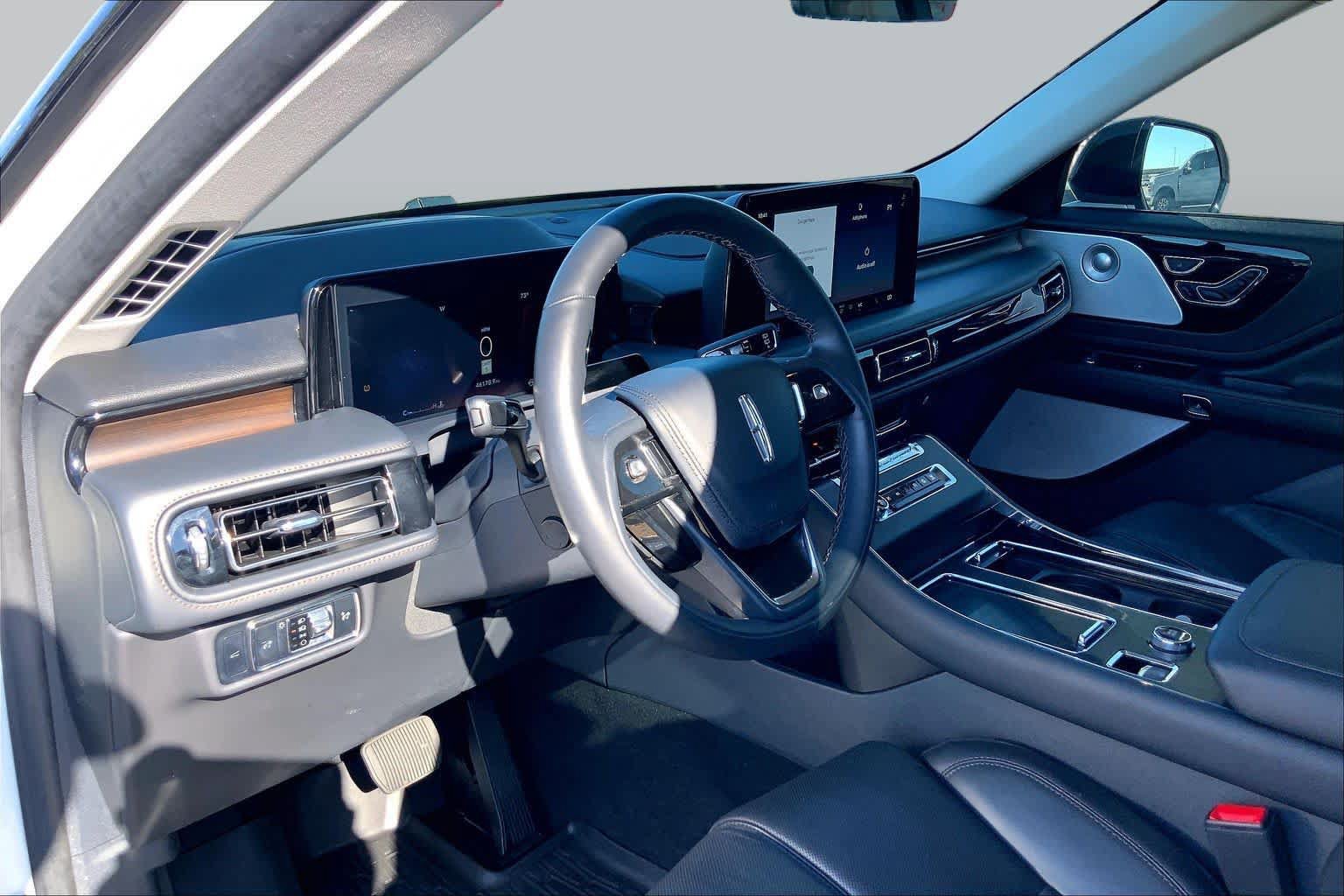 Used 2025 Lincoln Aviator Reserve w/ Equipment Group 201A AWD/4WD image 18