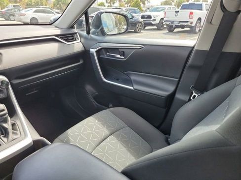 Used 2022 Toyota RAV4 XLE w/ Convenience Package image 23