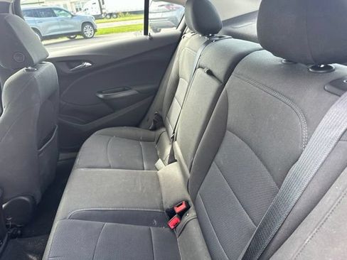 Used 2018 Chevrolet Cruze LT w/ Convenience Package FWD image 13