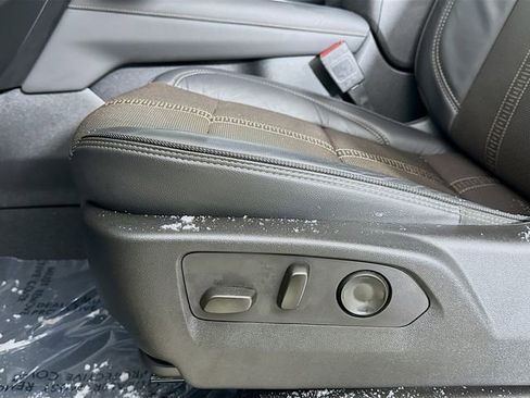 Used 2025 Chevrolet Tahoe High Country image 24