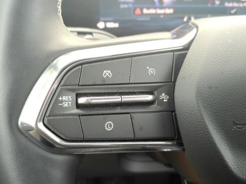 Used 2026 Chevrolet Traverse LT w/ Driver Confidence Package FWD image 39