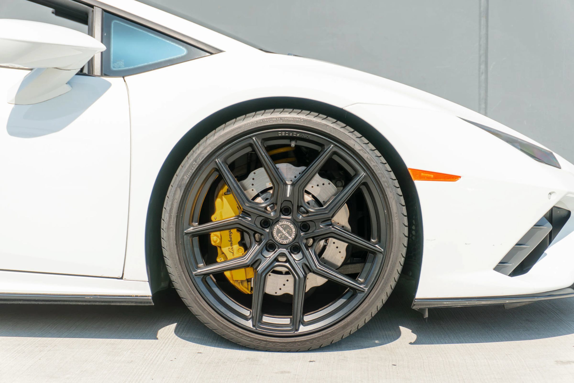 Used 2021 Lamborghini Huracan EVO RWD image 37