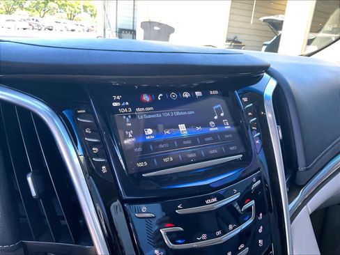 Used 2019 Cadillac Escalade Luxury AWD/4WD image 22