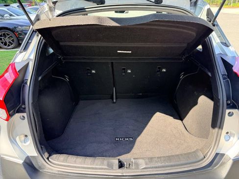 Used 2019 Nissan Kicks SR FWD image 13
