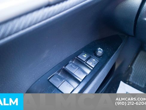 Used 2025 Toyota Camry SE image 32