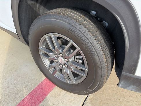 Used 2025 GMC Acadia Elevation image 8