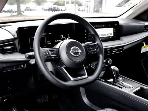 New 2025 Nissan Kicks SV image 11