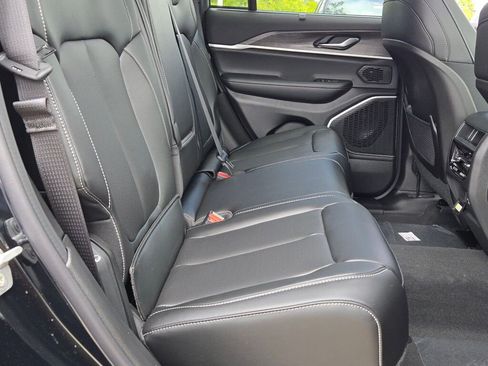 New 2025 Jeep Grand Cherokee Limited w/ Luxury Tech Group II image 10