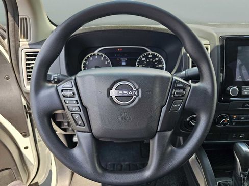 Used 2024 Nissan Frontier SV image 19