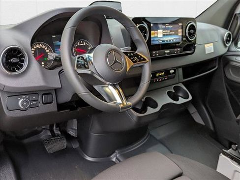 New 2025 Mercedes-Benz Sprinter 2500 image 3