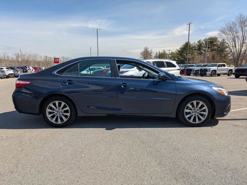 Used 2017 Toyota Camry XLE image 2