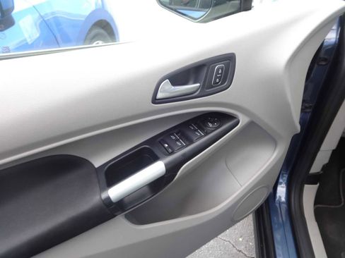 Used 2022 Ford Transit Connect XLT image 16