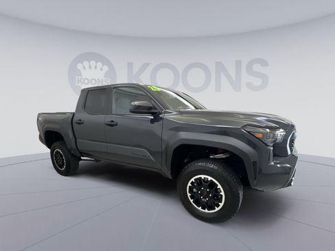 Used 2025 Toyota Tacoma TRD Off-Road AWD/4WD image 10