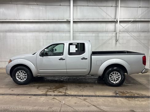 Used 2016 Nissan Frontier SV image 4