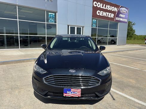 Used 2020 Ford Fusion SE FWD image 8