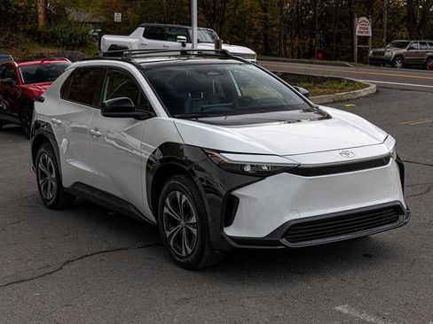 Used 2024 Toyota bZ4X XLE w/ Weather Package image 3