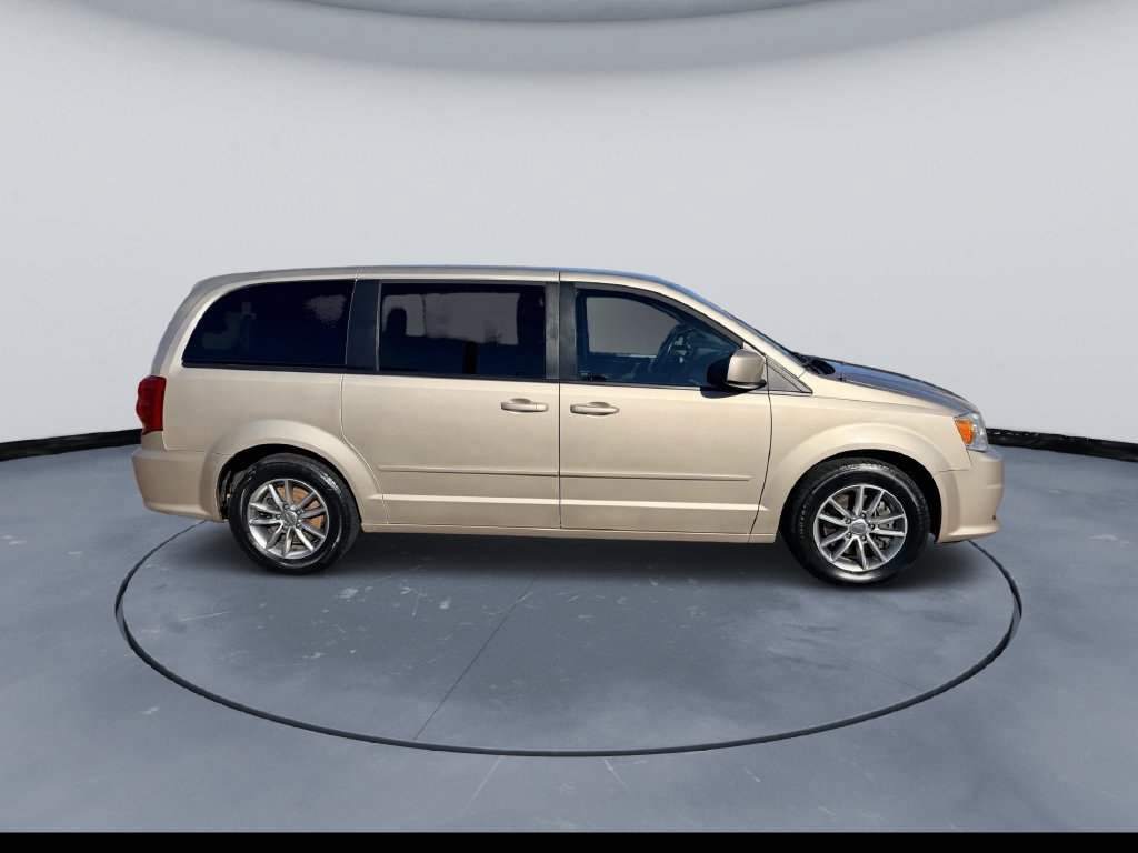 Used 2016 Dodge Grand Caravan SE FWD image 2